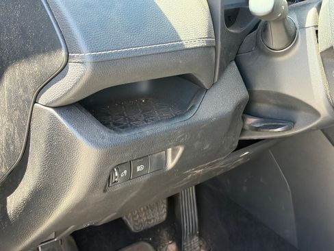 Used 2025 Toyota RAV4 LE AWD/4WD image 8
