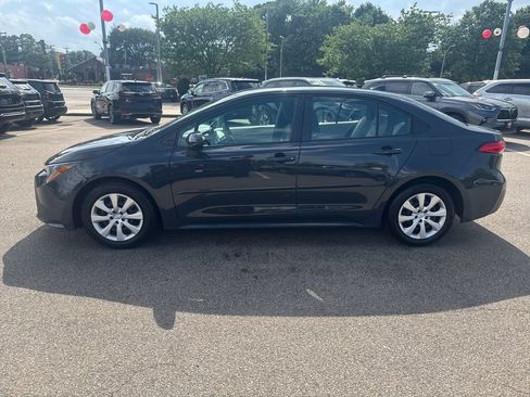 Used 2025 Toyota Corolla LE w/ Convenience Package FWD image 4