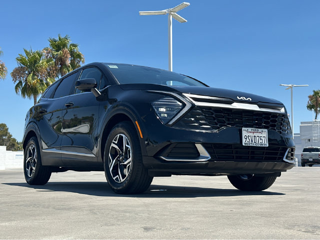 Used 2025 Kia Sportage LX FWD image 3