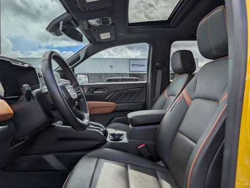 Used 2023 GMC Canyon AT4 w/ AT4 Premium Package AWD/4WD image 11