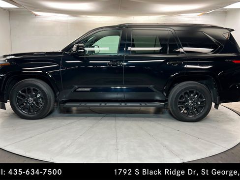 Used 2024 Toyota Sequoia Platinum AWD/4WD image 2