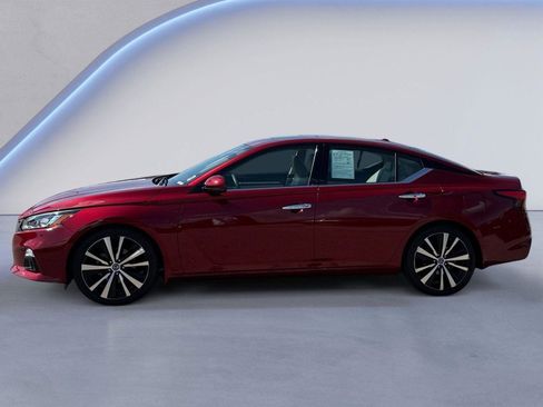 Used 2020 Nissan Altima 2.0 Platinum image 2