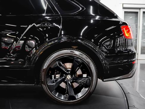 Used 2019 Bentley Bentayga image 11