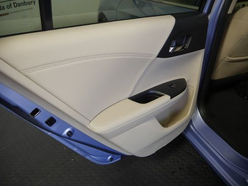 Certified 2017 Honda Accord EX-L image 11