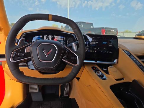 Used 2022 Chevrolet Corvette Stingray Premium Conv w/ Z51 Performance Package RWD image 14