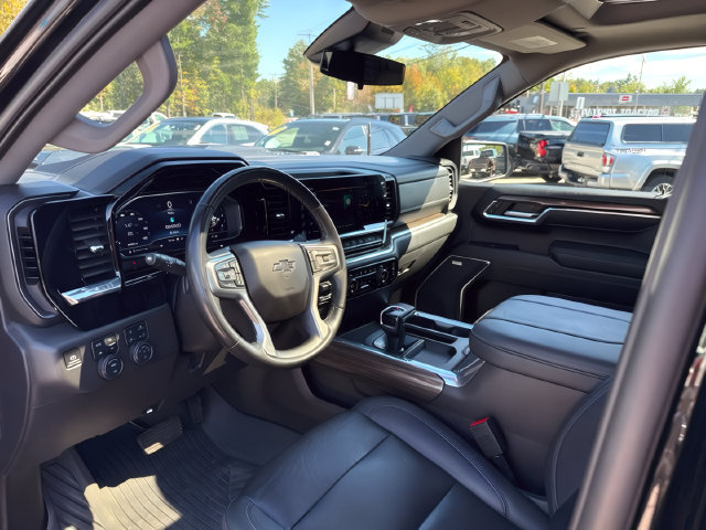 Used 2024 Chevrolet Silverado 1500 LT Trail Boss w/ LT Trail Boss Premium Package AWD/4WD image 15