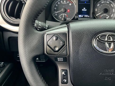Used 2022 Toyota Tacoma TRD Sport image 21
