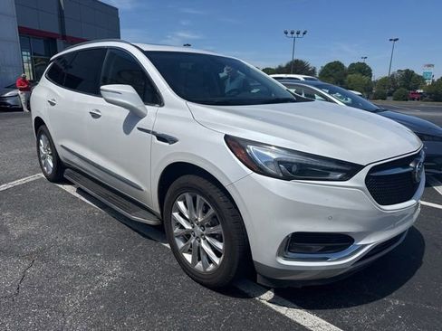 Used 2018 Buick Enclave Premium w/ Experience Buick Package FWD image 2