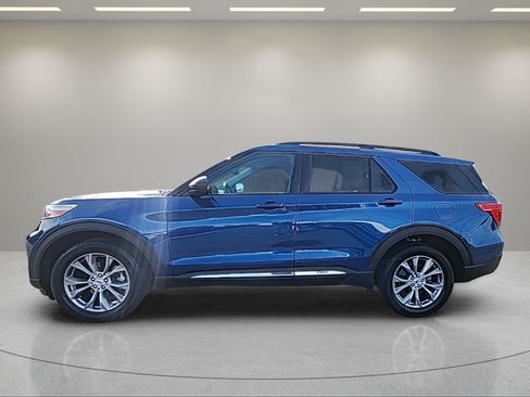Certified 2023 Ford Explorer XLT w/ Equipment Group 202A AWD/4WD image 4