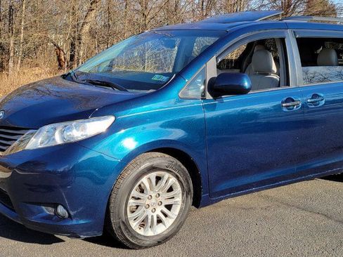 Used 2011 Toyota Sienna XLE image 8