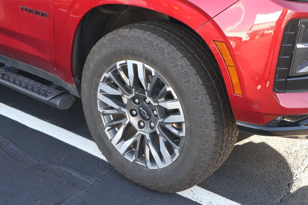 Used 2025 Chevrolet Tahoe Z71 w/ Z71 Off-Road Package AWD/4WD image 8