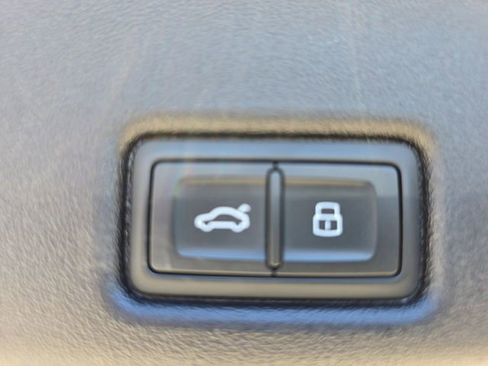 Used 2025 Audi Q5 Premium w/ Convenience Package AWD/4WD image 17
