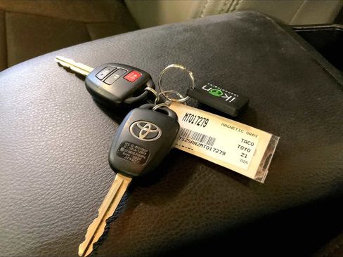 Used 2021 Toyota Tacoma SR5 image 15