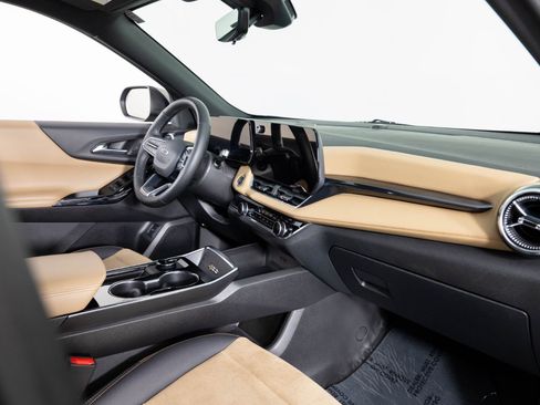 Used 2025 Chevrolet Equinox ACTIV w/ Safety and Technology Package image 27