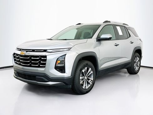 Used 2025 Chevrolet Equinox LT w/ Convenience Package II AWD/4WD image 3