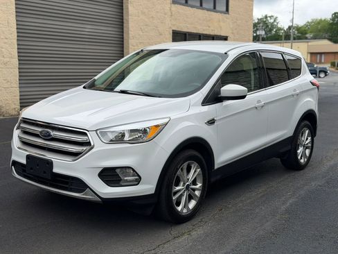 Used 2019 Ford Escape SE FWD image 1