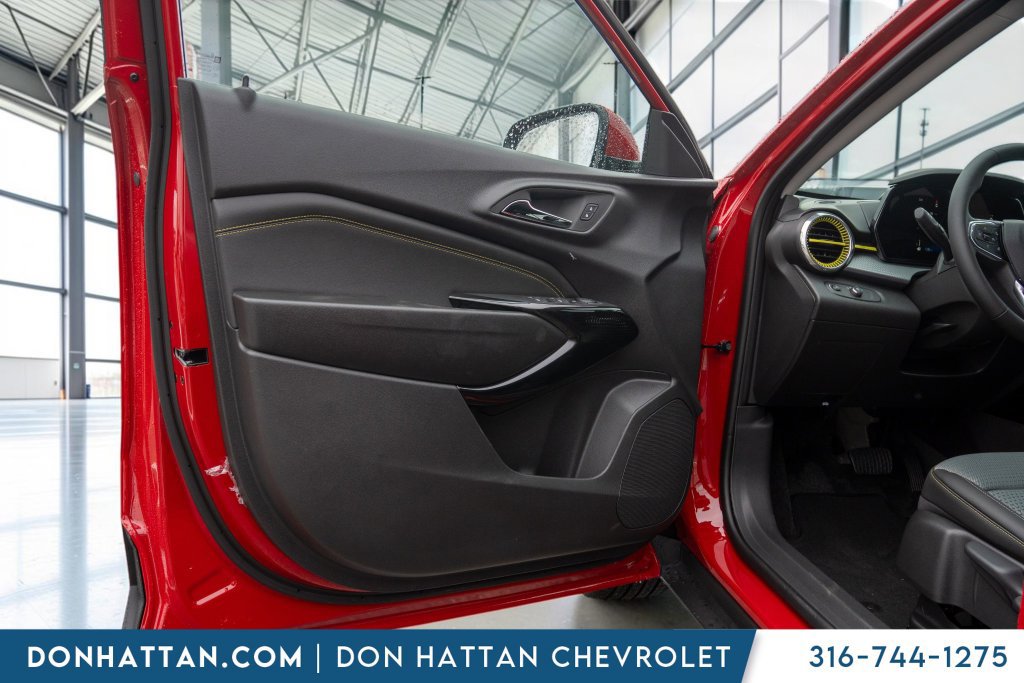 New 2026 Chevrolet Trax LT w/ LT Convenience Package FWD image 14