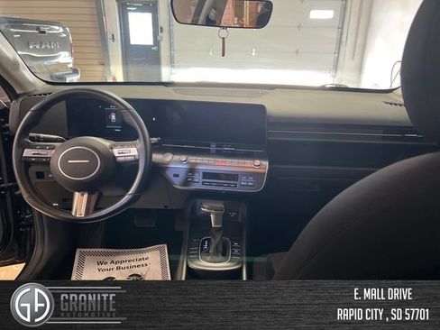 Used 2025 Hyundai Kona SEL FWD image 21