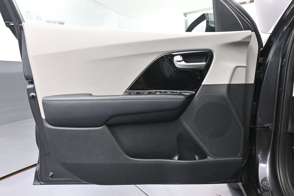 Used 2019 Kia Niro EX FWD image 14
