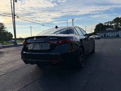Used 2018 Alfa Romeo Giulia Ti Sport w/ Quick Order Package 22S Sport AWD/4WD image 3