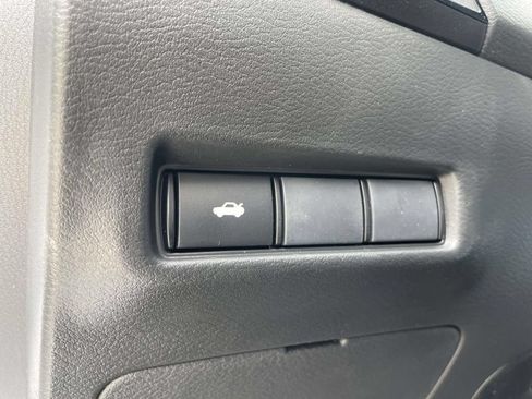 New 2026 Nissan Sentra SR w/ Floor Mat Package FWD image 19