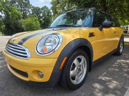 Used 2009 MINI Cooper Clubman Hardtop FWD image 1