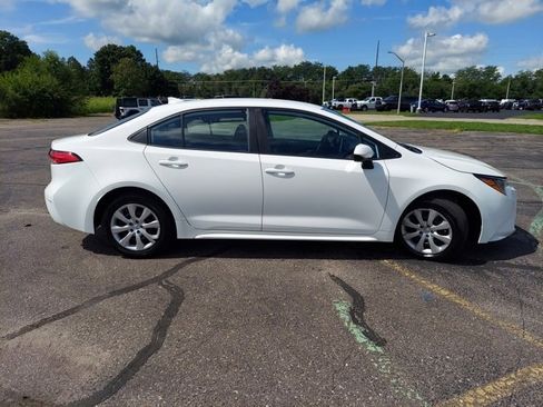 Used 2020 Toyota Corolla LE image 14