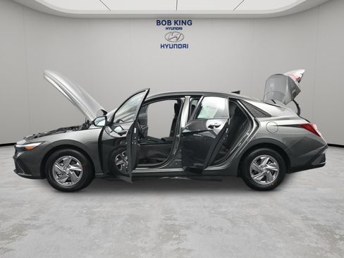 New 2026 Hyundai Elantra SE FWD image 29