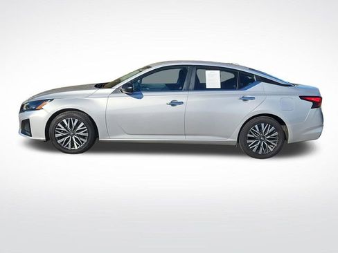 Used 2024 Nissan Altima 2.5 SV image 2