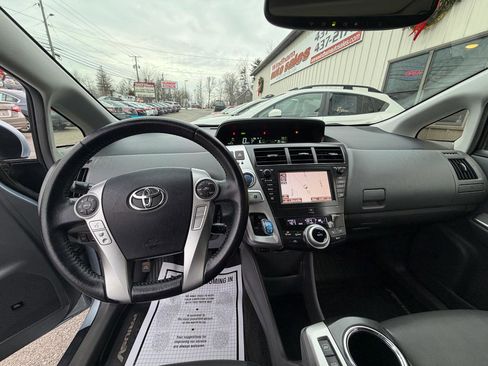 Used 2013 Toyota Prius V Five image 7