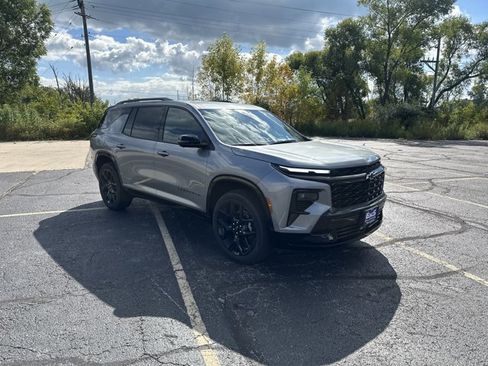 New 2026 Chevrolet Traverse RS w/ LPO, Floor Liner Package image 3