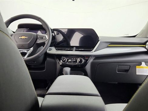 New 2026 Chevrolet Trax LT w/ LT Convenience Package FWD image 19