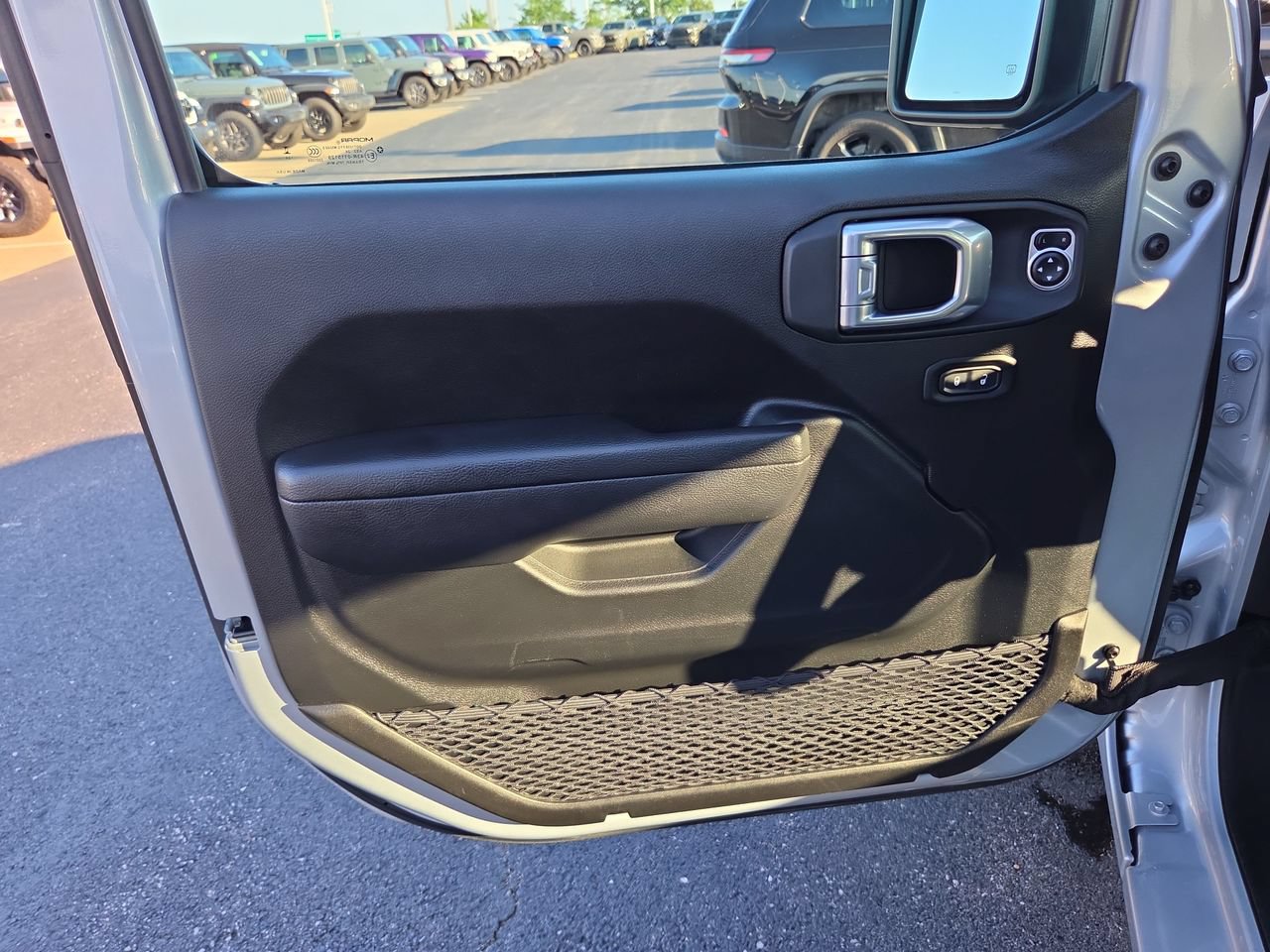 Used 2024 Jeep Wrangler Unlimited Sport AWD/4WD image 18