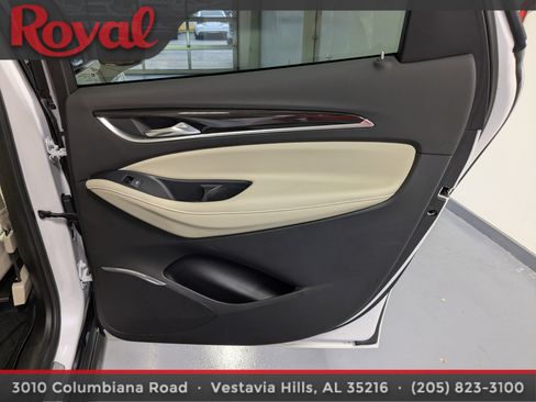 Used 2021 Buick Enclave Essence w/ Sport Touring Edition image 9