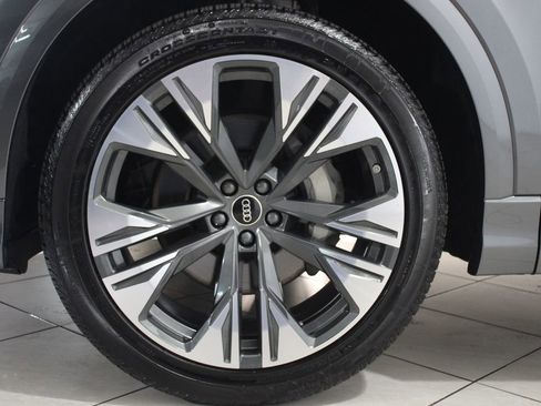 Certified 2025 Audi Q8 Premium Plus w/ Premium Plus Package image 17