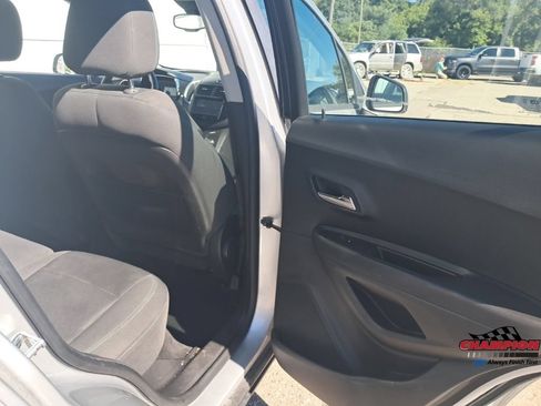 Used 2015 Chevrolet Trax LS FWD image 20