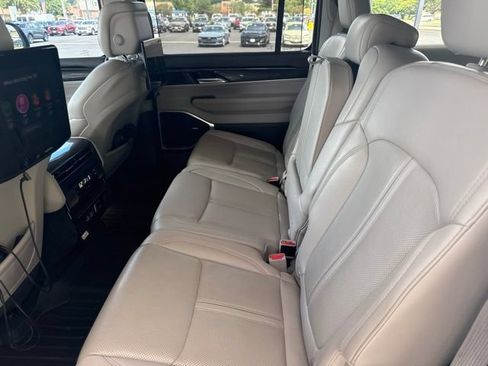 Used 2024 Jeep Wagoneer 4WD w/ Premium Group I image 15