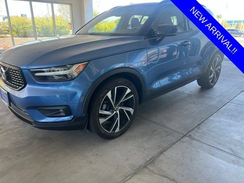 Used 2021 Volvo XC40 T5 R-Design w/ Protection Package Premier AWD/4WD image 2