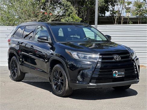 Used 2019 Toyota Highlander SE w/ Nightshade Edition AWD/4WD image 7