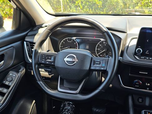 Used 2025 Nissan Rogue SV AWD/4WD image 22