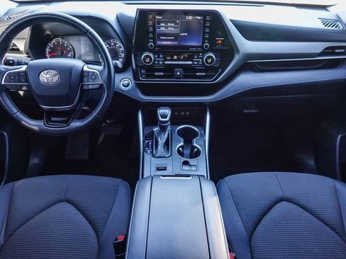 Used 2021 Toyota Highlander LE image 11