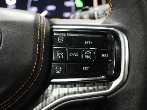 Used 2023 Jeep Grand Wagoneer Series III AWD/4WD image 13