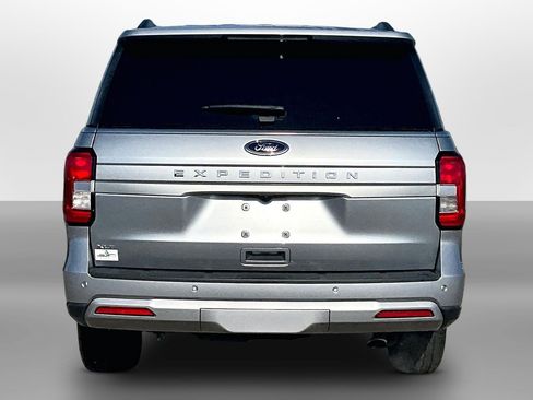 Used 2024 Ford Expedition XLT RWD image 4