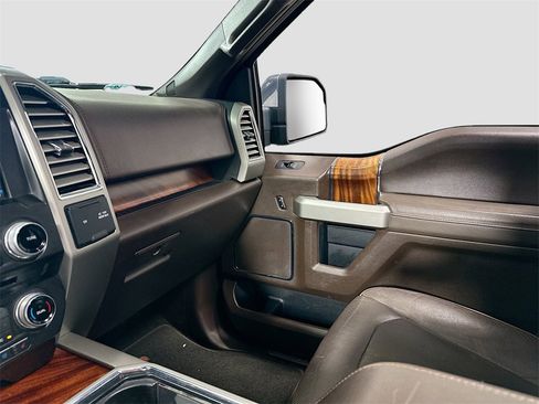 Used 2015 Ford F150 King Ranch image 25