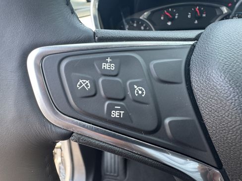 Used 2018 Chevrolet Equinox LT w/ Sun & Infotainment Package FWD image 31