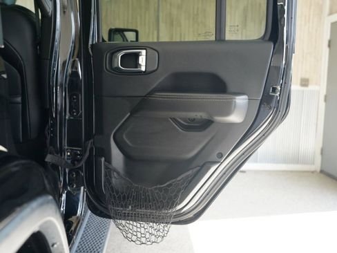 Used 2018 Jeep Wrangler Unlimited Sahara AWD/4WD image 37