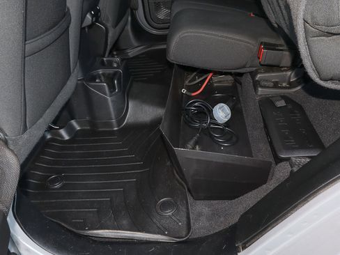 Used 2021 Jeep Gladiator Sport image 28