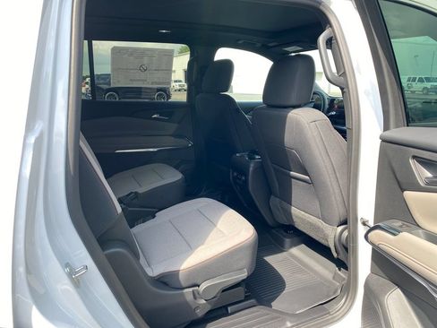 New 2026 Chevrolet Traverse LT w/ Sun and Wheel Package AWD/4WD image 15