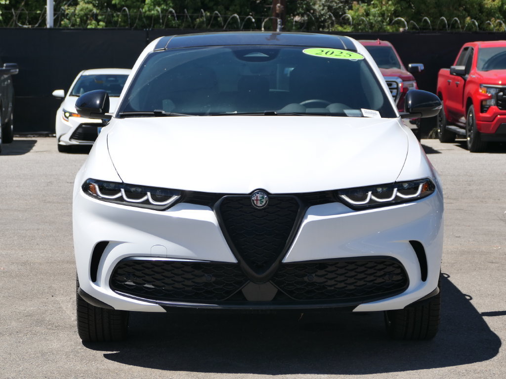 Used 2025 Alfa Romeo Tonale w/ Premium Package AWD/4WD image 6