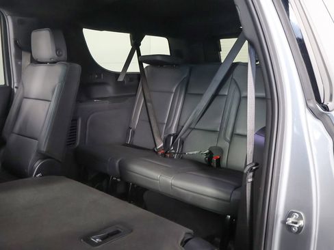 Used 2025 Chevrolet Suburban Z71 AWD/4WD image 36